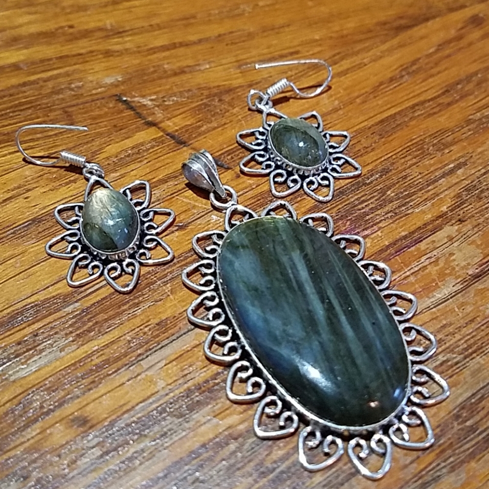 Labradorite  pendant and earring set